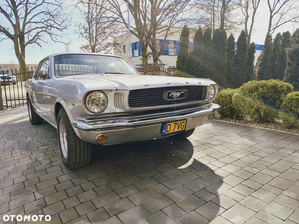 Ford Mustang - 2
