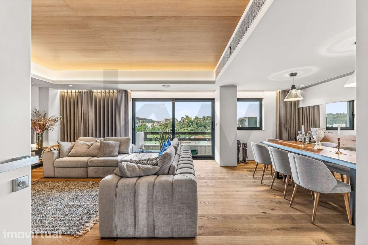 T4 mobilado e remodelado por designer | 211 m2 | Vista Monsanto | Cond - Grande imagem: 4/25
