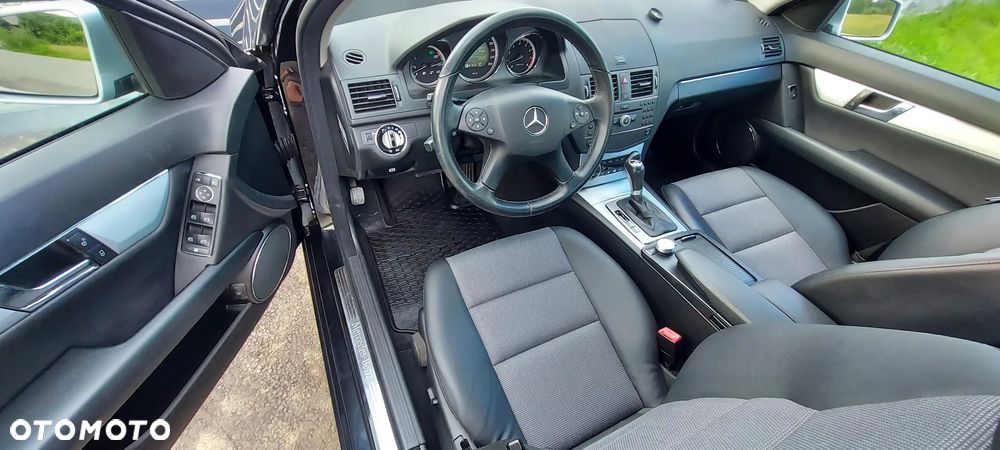 Mercedes-Benz Klasa C 200 CGI Automatik BlueEFFICIENCY Avantgarde - 22