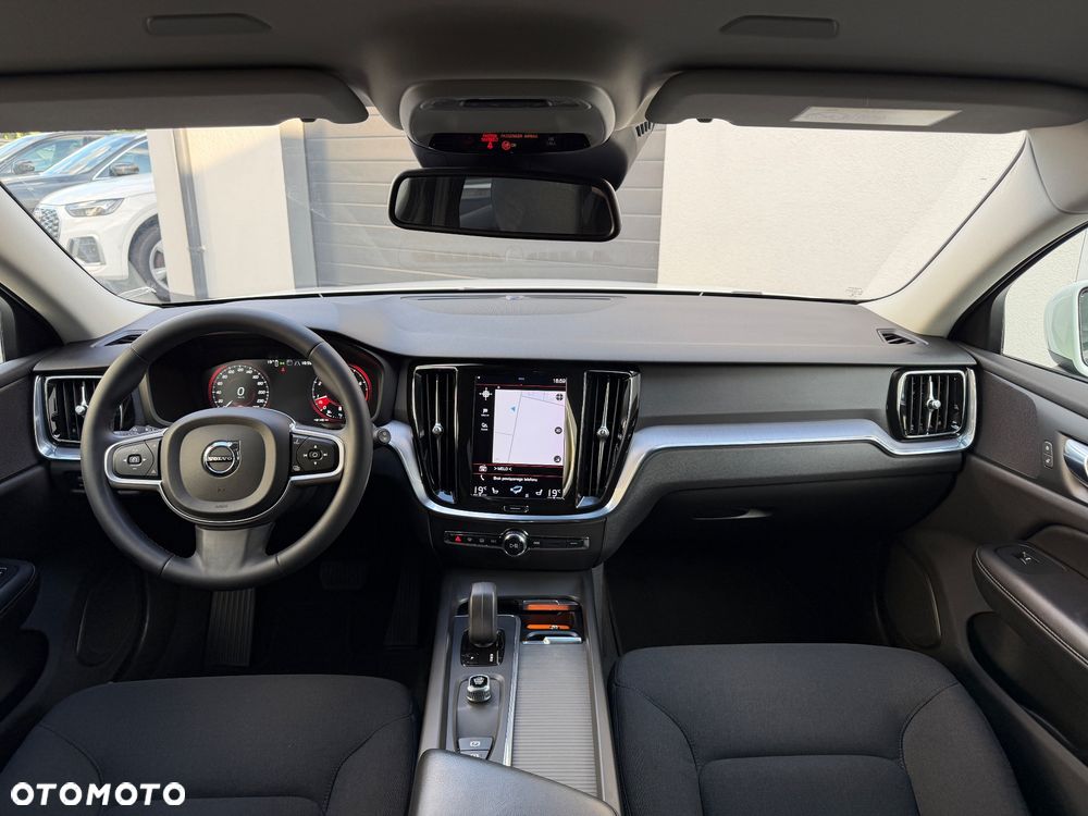 Volvo V60 B3 B DKG Momentum - 25