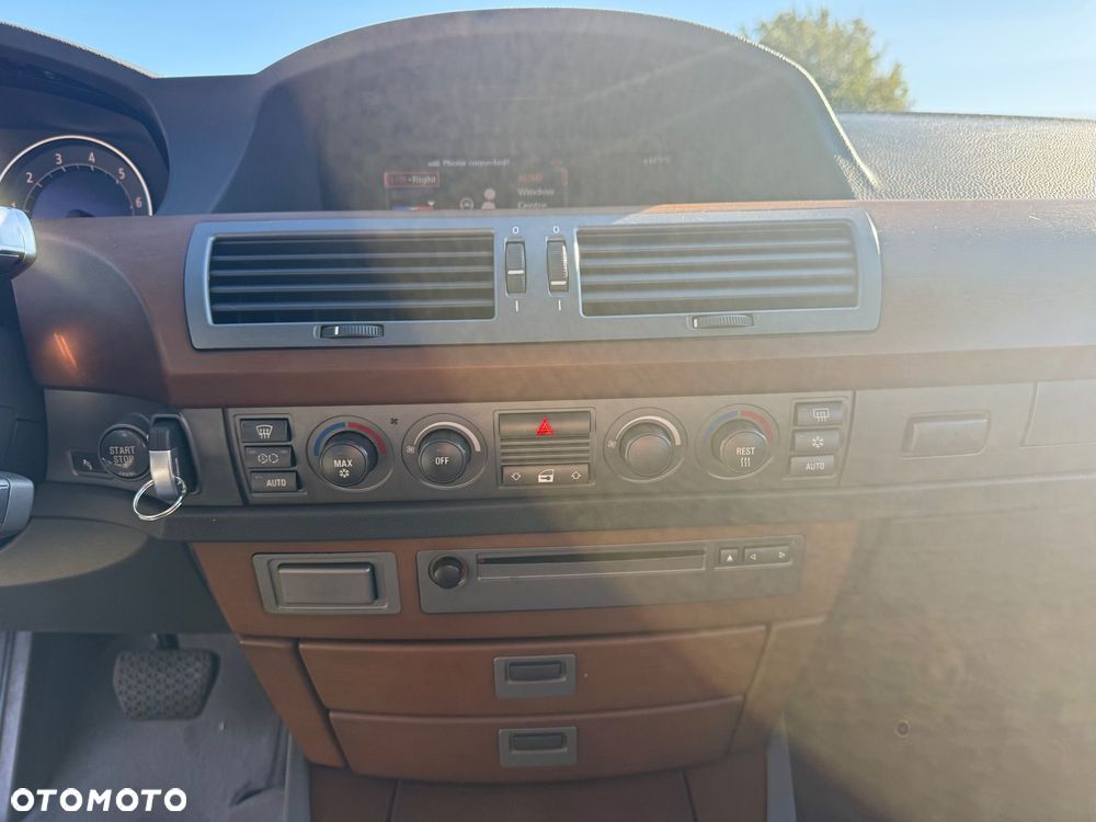 BMW Seria 7 745i L - 16
