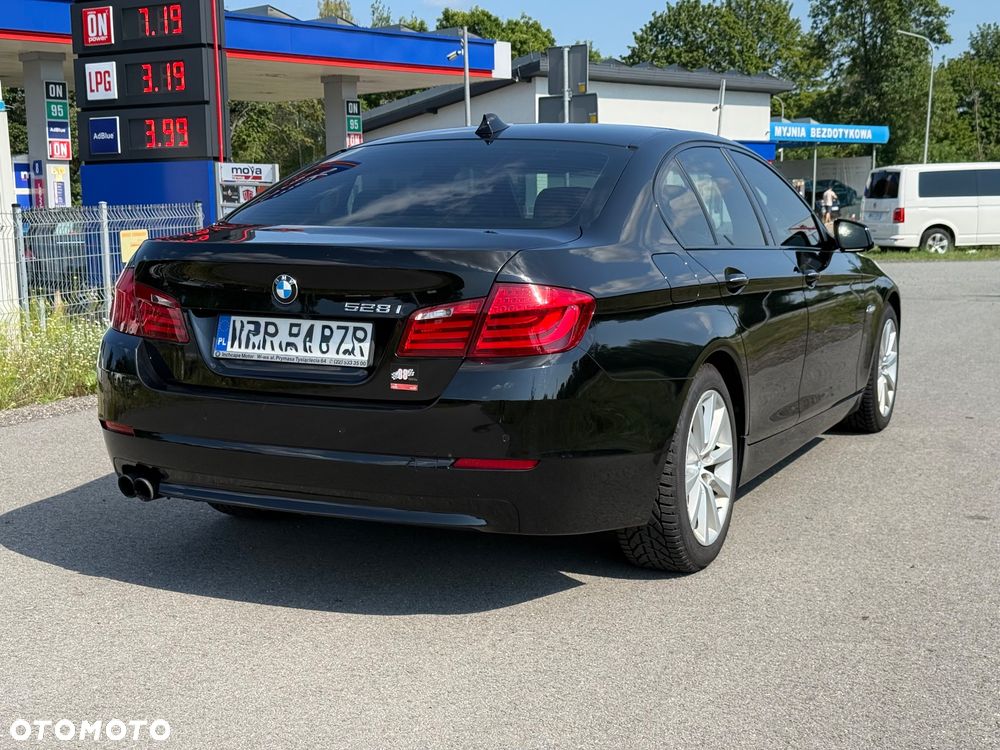 BMW Seria 5 528i Sport-Aut - 5