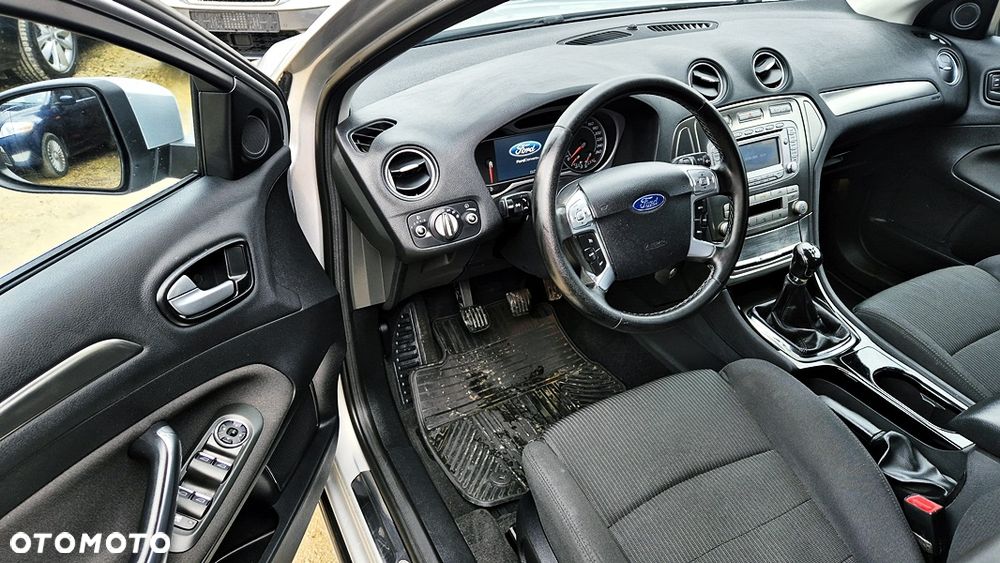 Ford Mondeo 2.0 Platinium X - 32