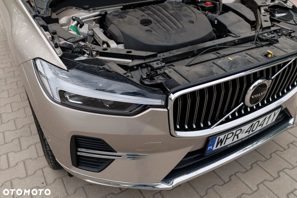 Volvo XC 60 B4 B Plus Bright - 19