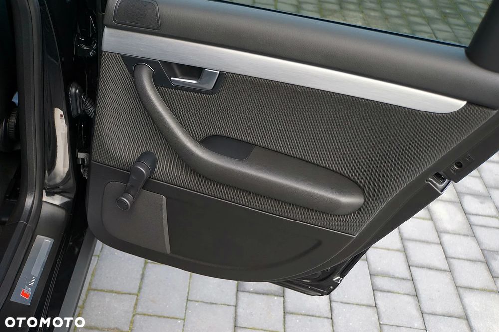 Audi A4 Avant 1.8 T quattro - 33