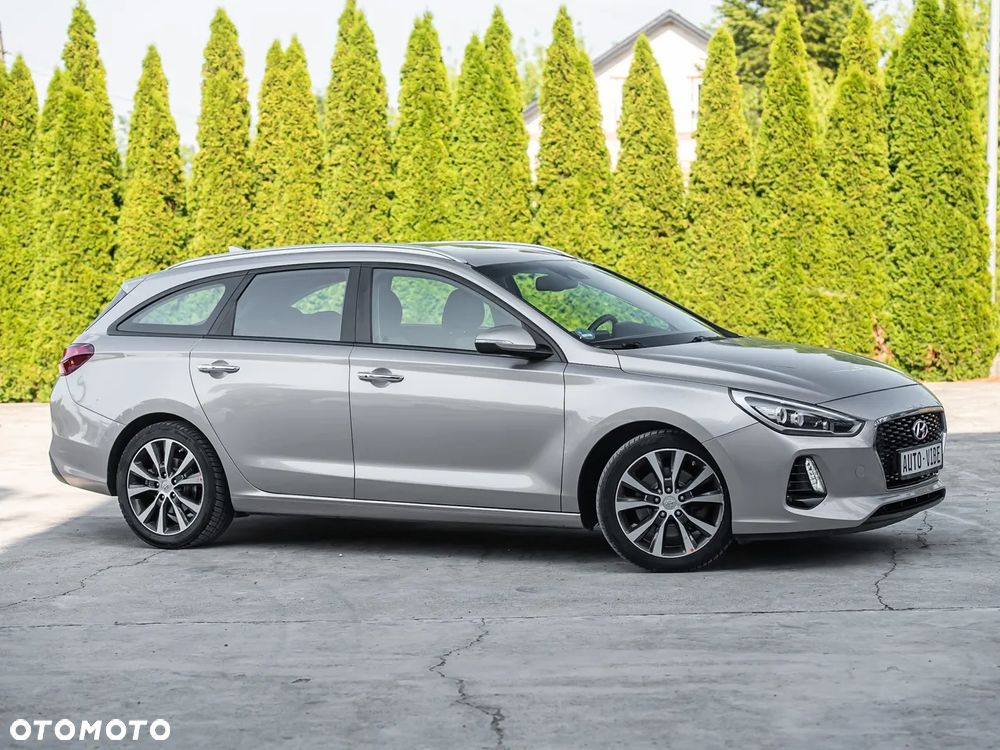Hyundai i30 1.4 T-GDI Premiere Luxury - 3
