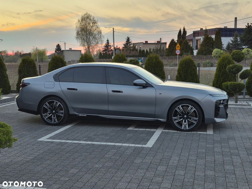 BMW Seria 7 740i - 4