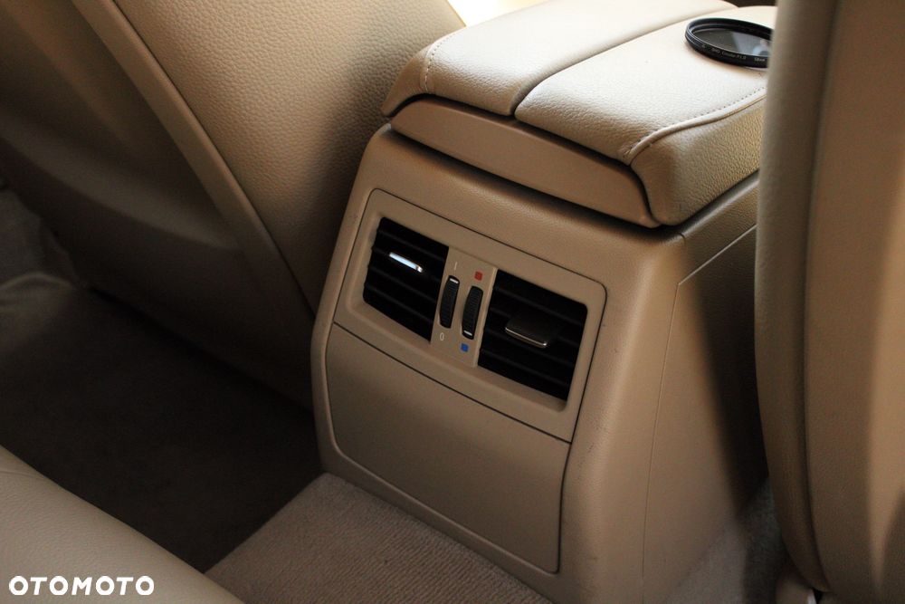 BMW Seria 3 325i xDrive Edition Exclusive - 23