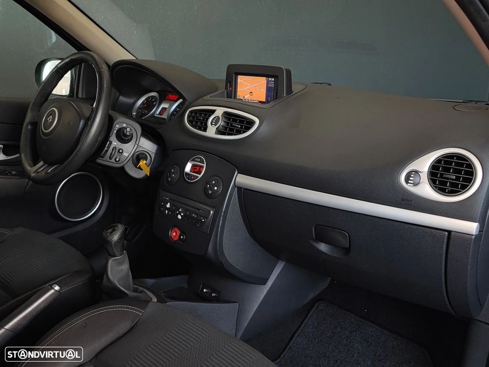 Renault Clio 1.2 16V Dynamique S - 27