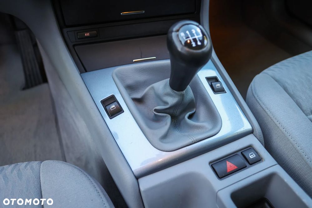 BMW Seria 3 323i - 29