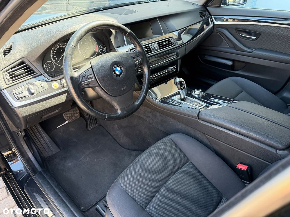 BMW Seria 5 520d xDrive - 10