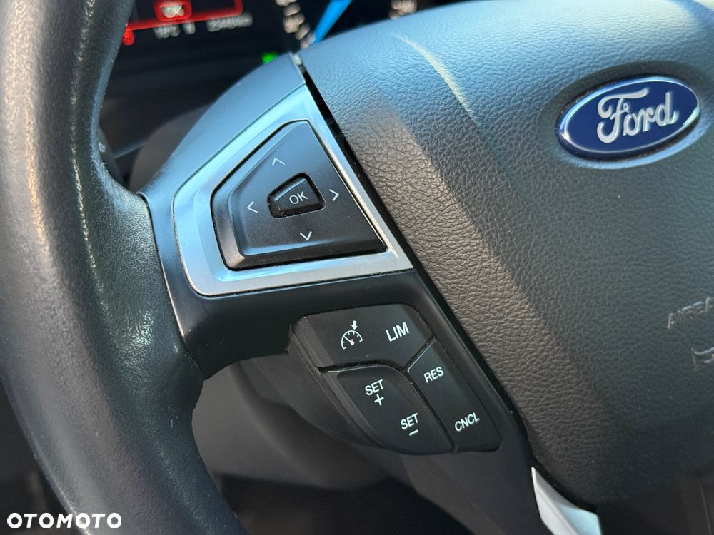 Ford Mondeo - 32