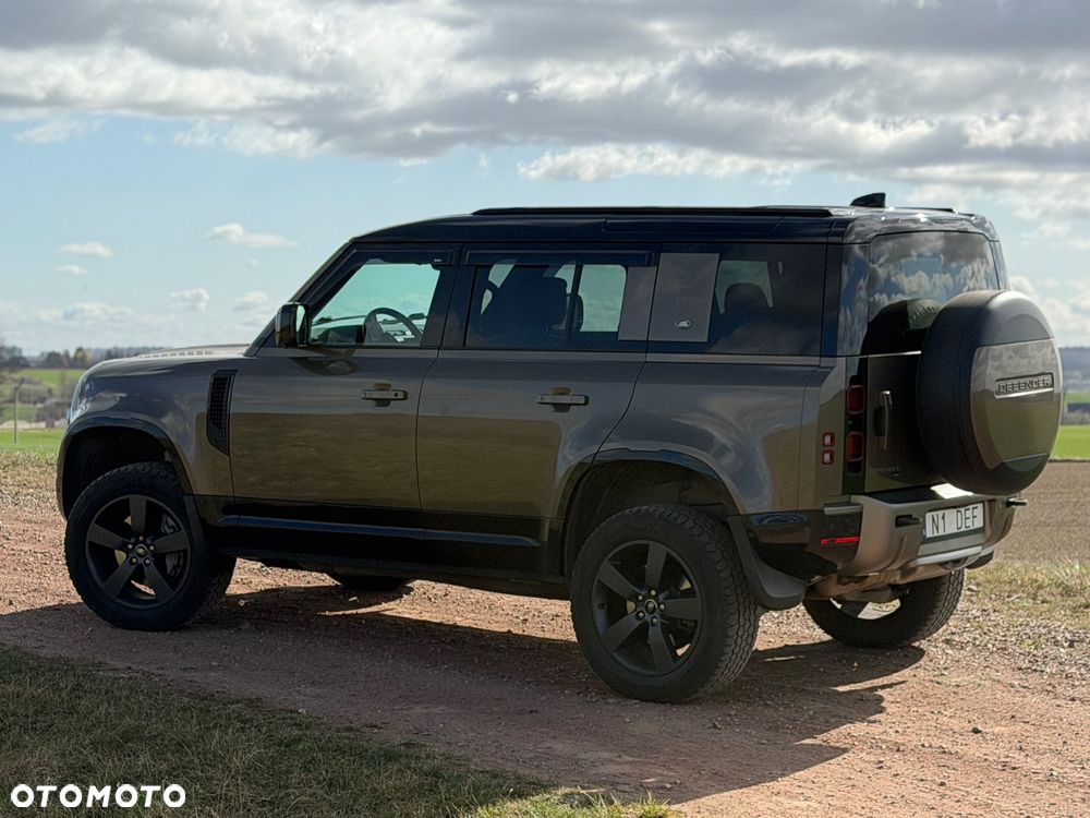Land Rover Defender 110 D300 X-Dynamic SE - 6
