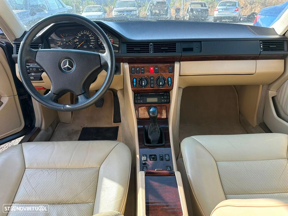 Mercedes-Benz W124 (1984-1997) 300 CE-24 - 7