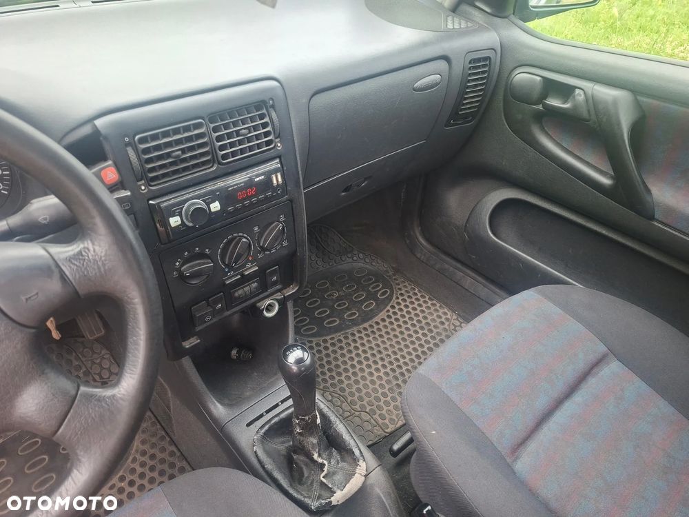 Volkswagen Polo 60 - 12