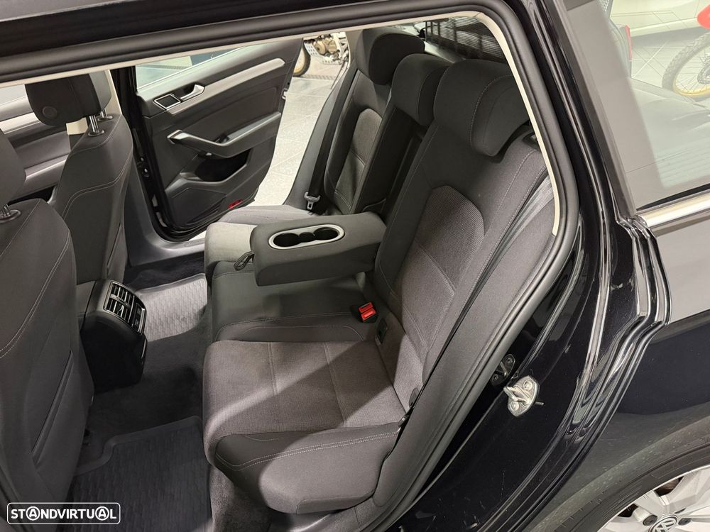 VW Passat Variant 1.6 TDI Confortline - 11