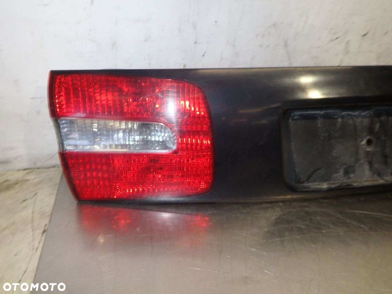 BLENDA KLAPY BAGAŻNIKA VOLVO V40 LIFT 1.9 - 4