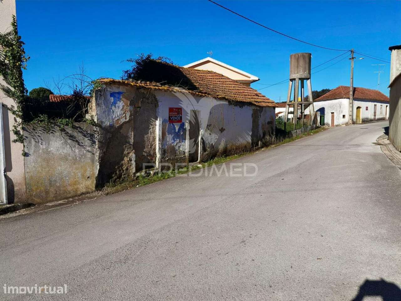 Casa de Aldeia para restaurar com terreno - Grande imagem: 2/19