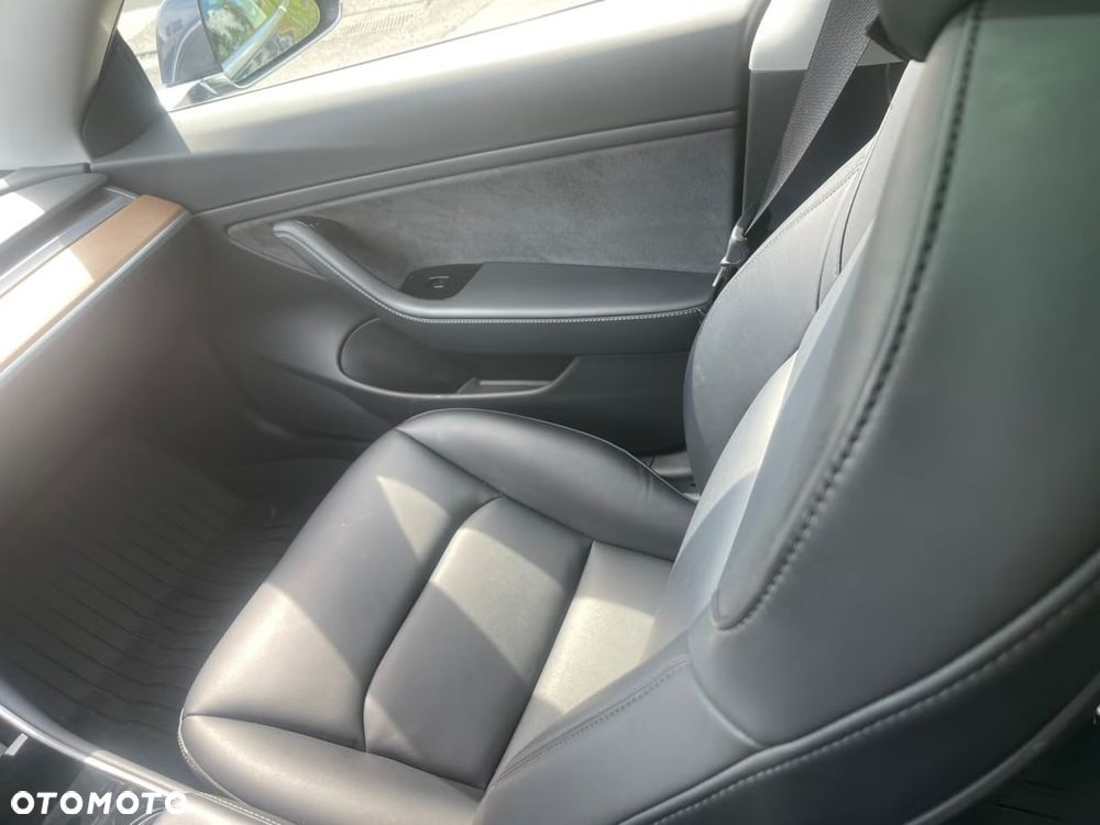 Tesla Model 3 Langstreckenbatterie Allradantrieb Dual Motor - 8