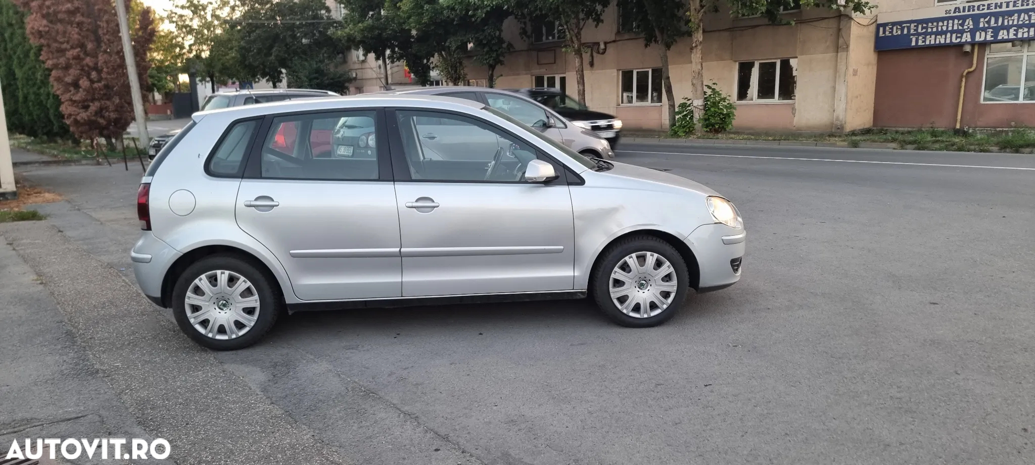 Volkswagen Polo 1.4 Attractive - 2