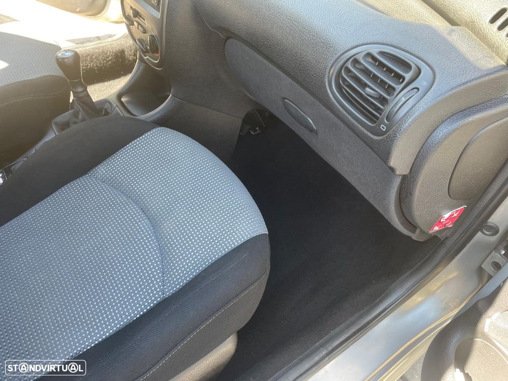 Peugeot 206 1.1 Color Line - 10