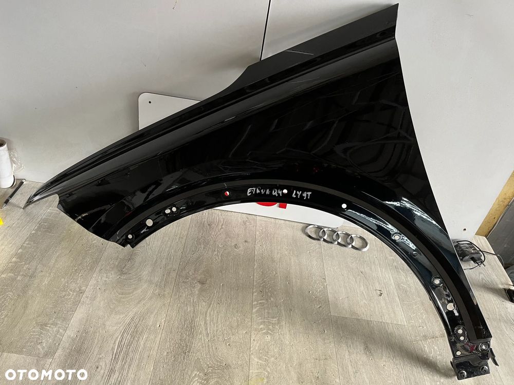 BŁOTNIK AUDI Q4 E-TRON LEWY PRZÓD LZ9Y DO ZAŁOŻENIA W KOLOR - 1