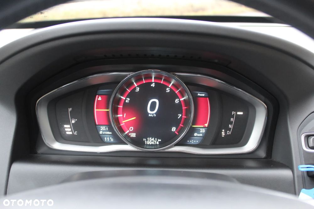 Volvo XC 60 T6 AWD Momentum - 24