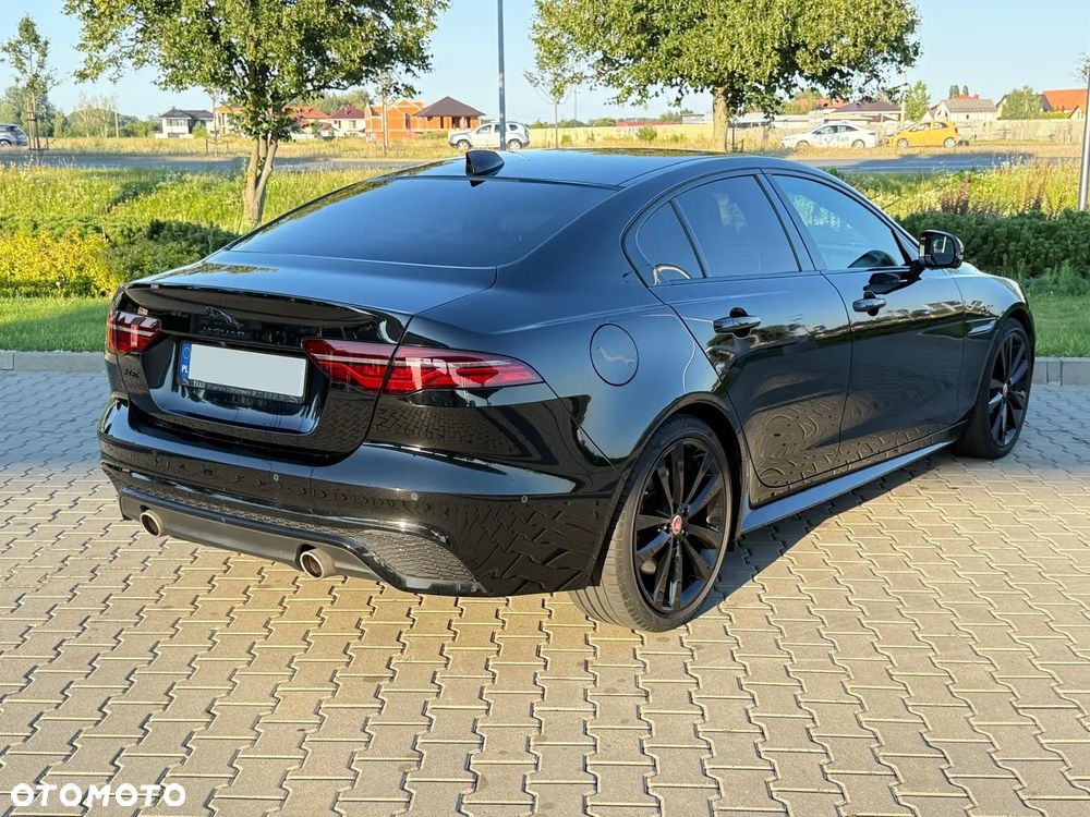 Jaguar XE 2.0 P250 R-Dynamic Black - 5