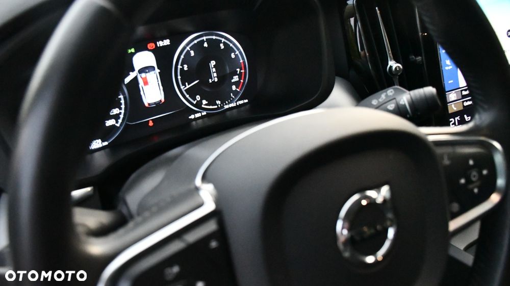 Volvo XC 60 T4 Momentum Pro - 17