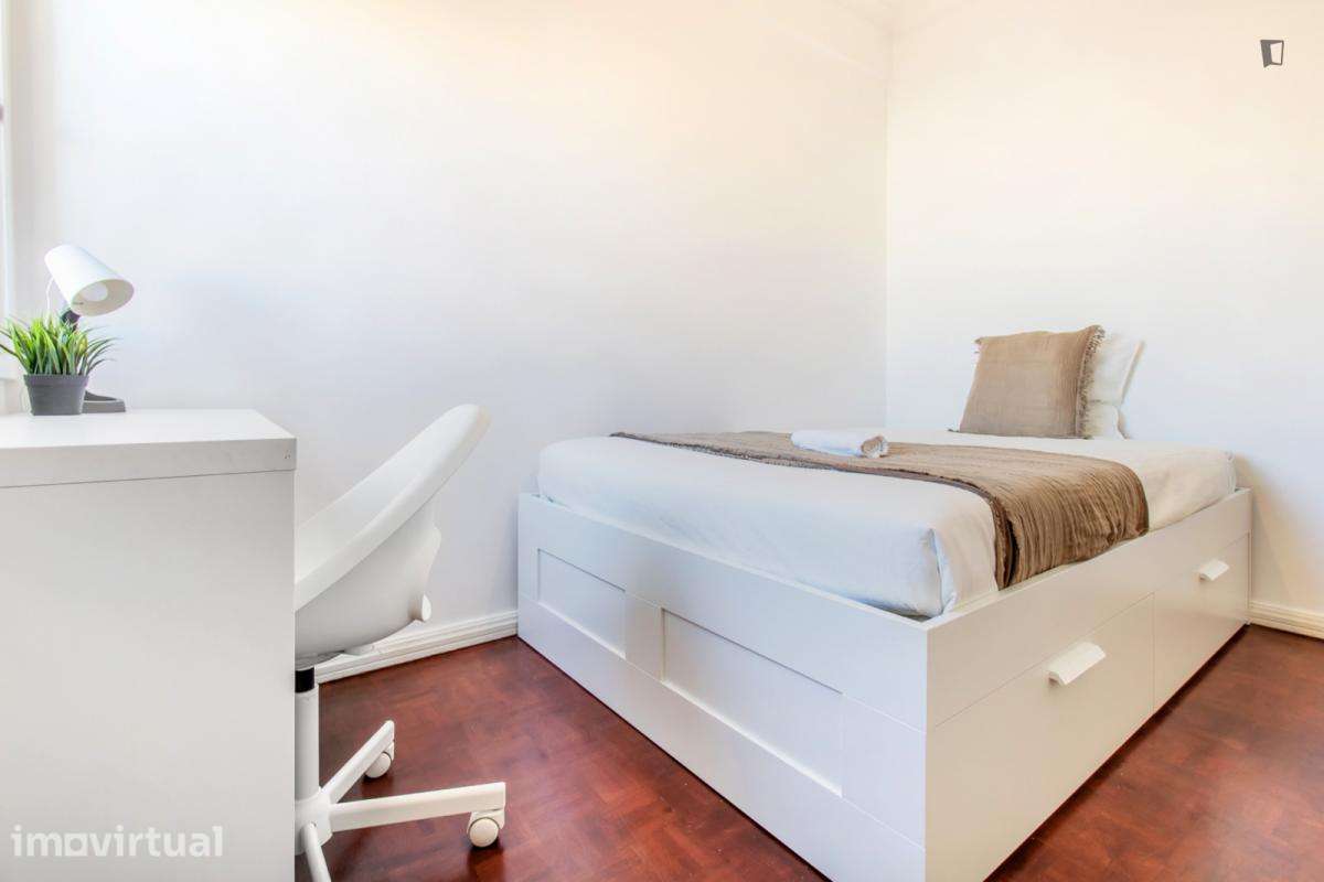 Quarto - localizado em Benfica Lisbon - Grande imagem: 4/10