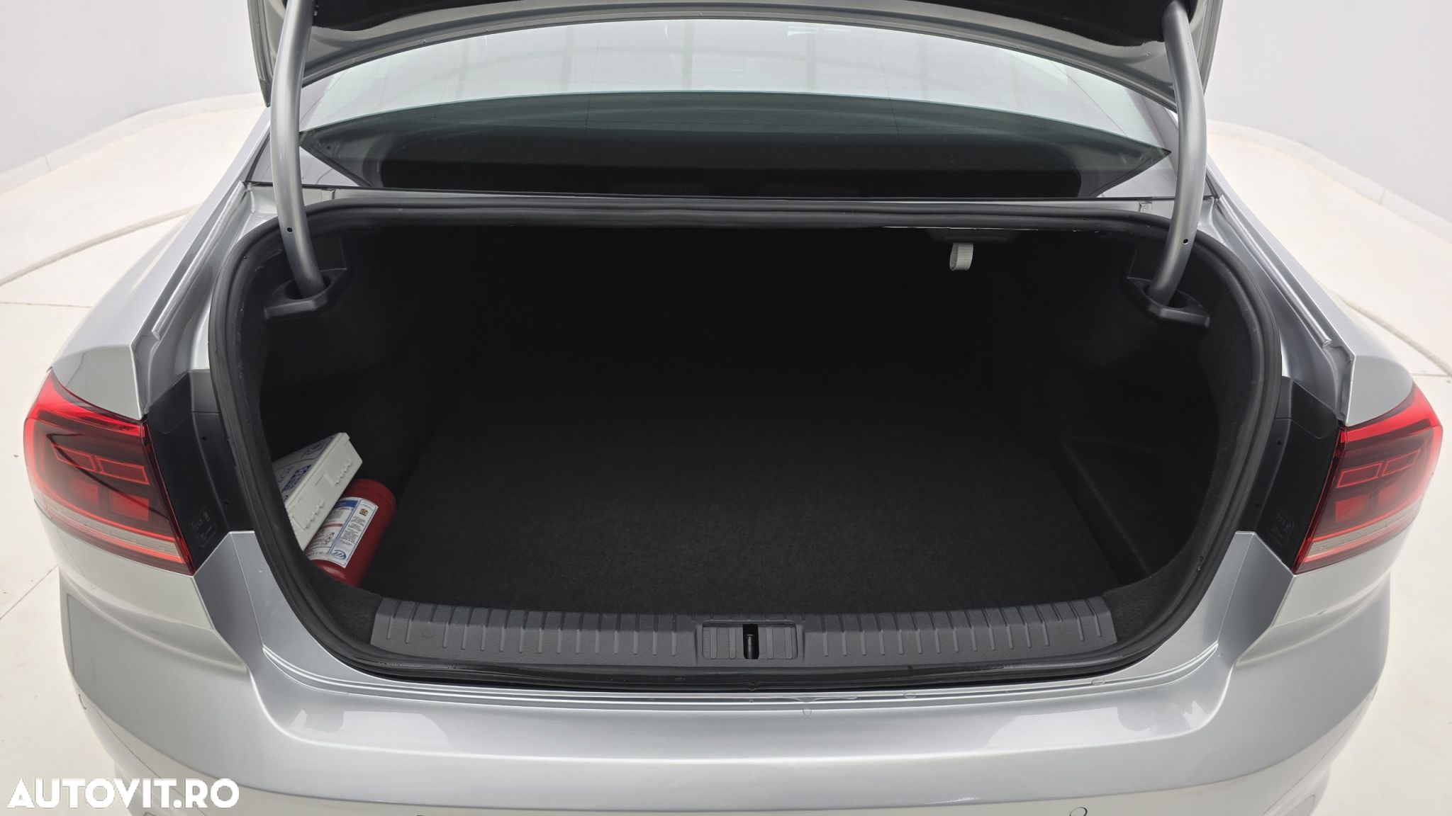 Volkswagen Passat 2.0 TDI DSG Advance - 25