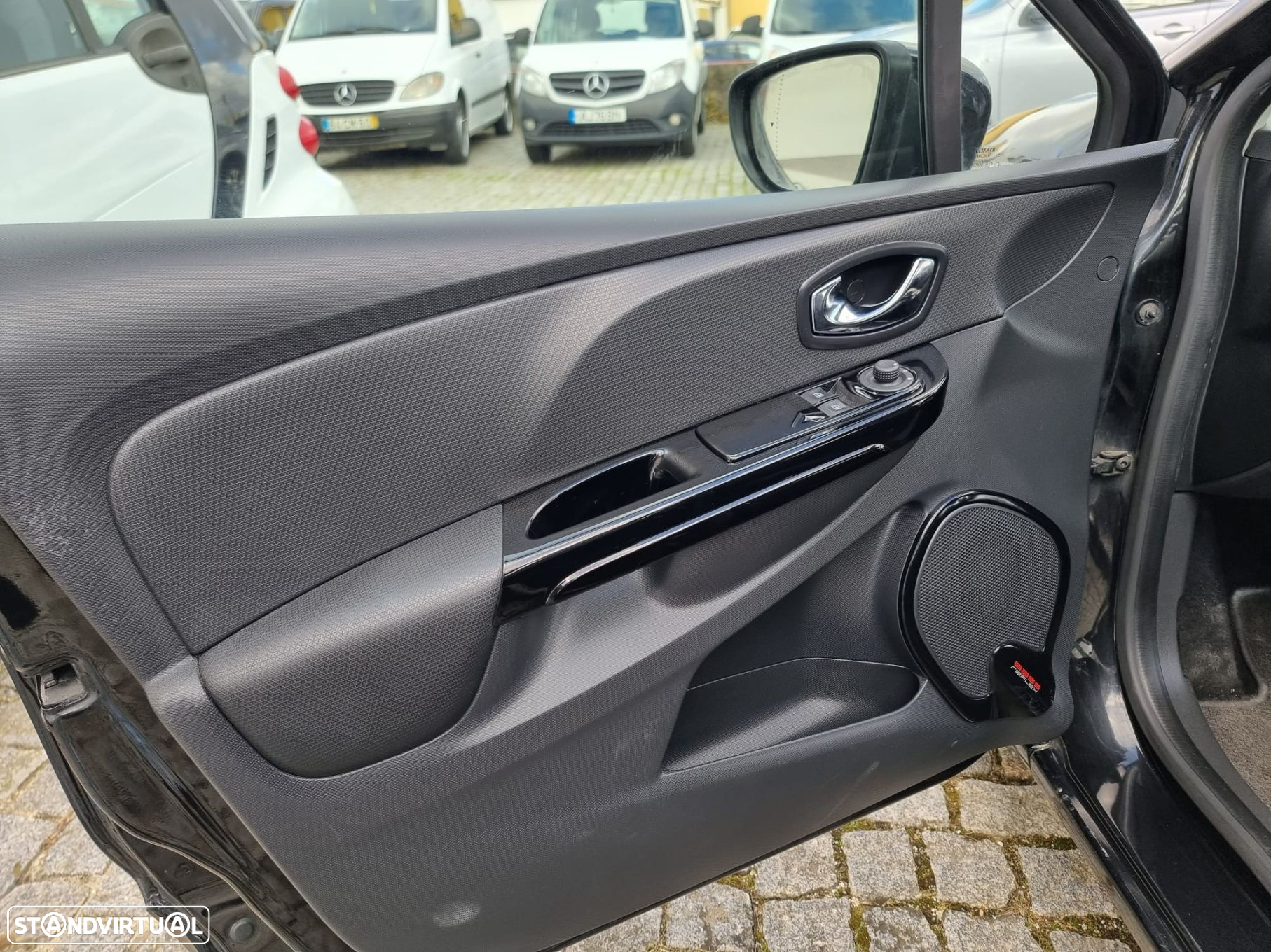 Renault Clio 1.5 dCi Dynamique S - 15