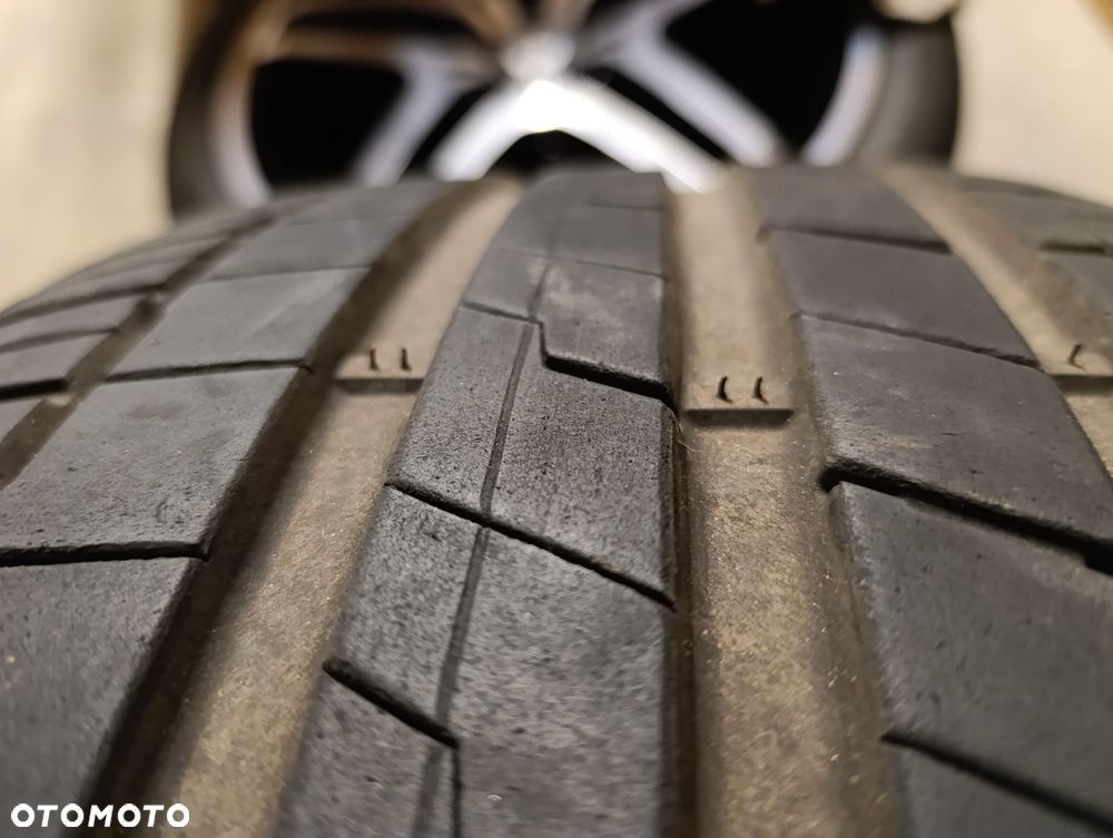 Mercedes AMG 265/40 ZR21 - 2