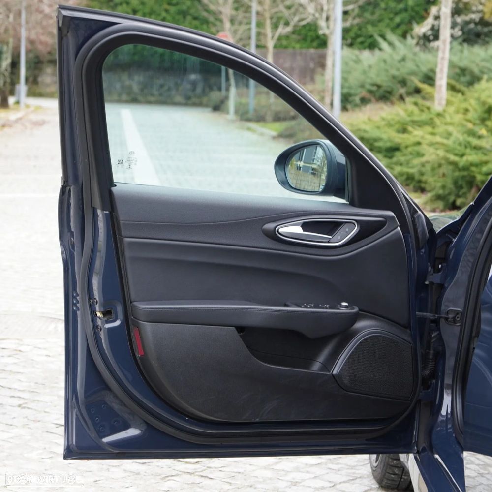 Alfa Romeo Giulia 2.2 D AT8 - 35