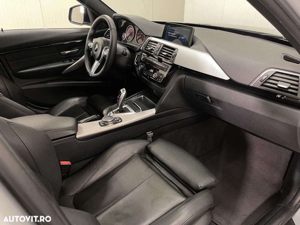 BMW Seria 3 330e iPerformance M Sport - 12