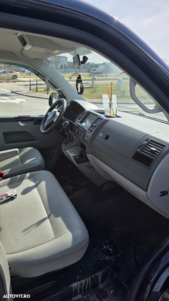 Volkswagen Caravelle - 14