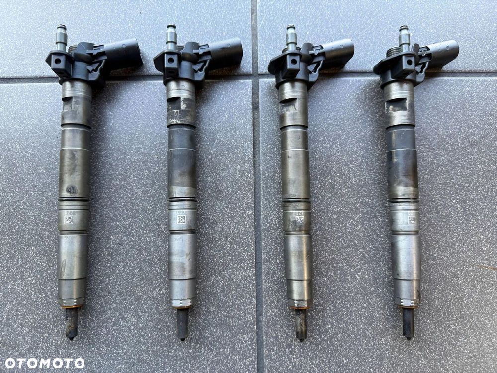 WTRYSKIWACZ 2.0 TDI VW AUDI SKODA 03L130277 - 2