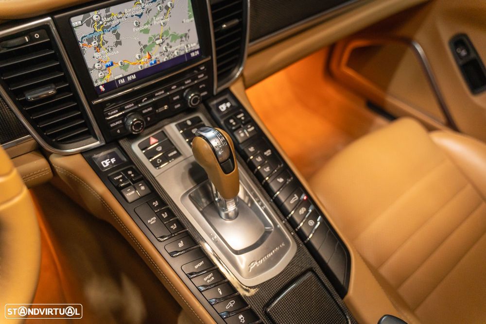 Porsche Panamera Turbo S PDK - 16