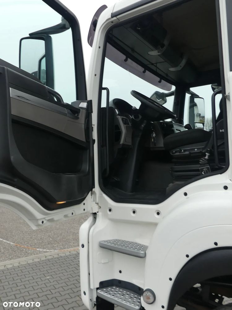 MAN TGS 41.470 / 8x8 / WYWROTKA KH-KIPPER / MANUAL / NISKI PRZEBIEG / - 24