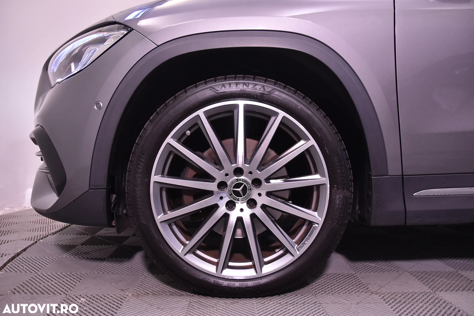 Mercedes-Benz GLA - 13