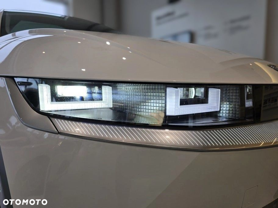 Hyundai IONIQ - 15