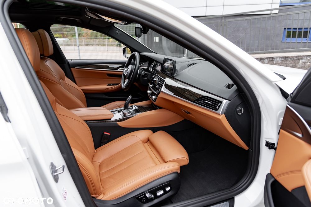 BMW Seria 5 530i xDrive GPF M Sport sport - 22