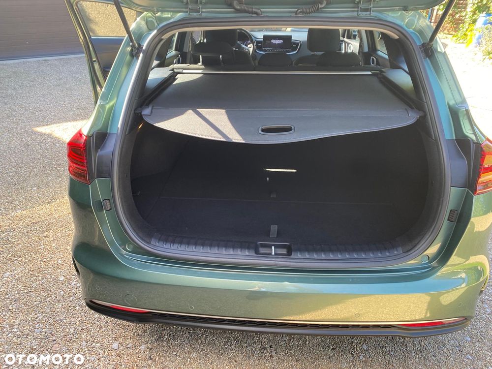 Kia Ceed 1.6 CRDi (48V Mild-Hybrid) Vision - 16