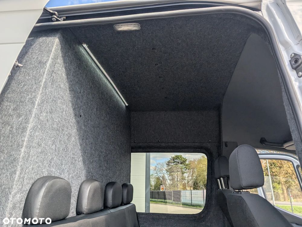 Mercedes-Benz Sprinter - 19