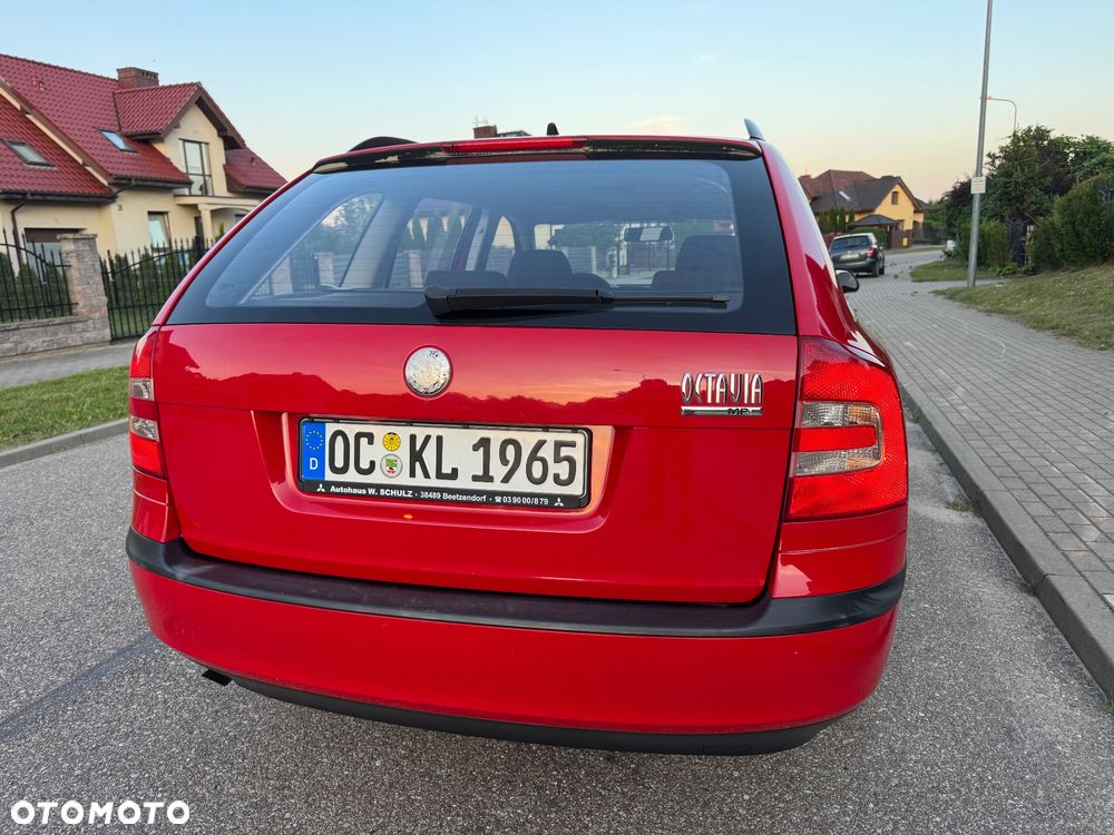 Skoda Octavia 1.6 Combi Ambiente - 12