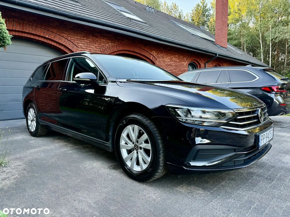 Volkswagen Passat - 1