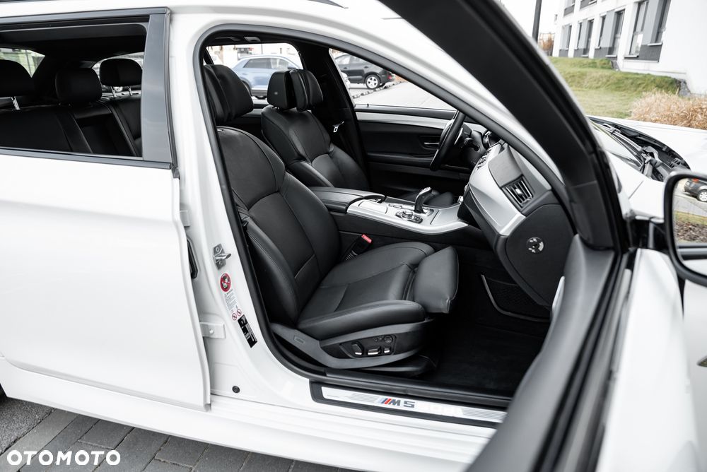 BMW Seria 5 M550d xDrive Touring Sport-Aut - 27