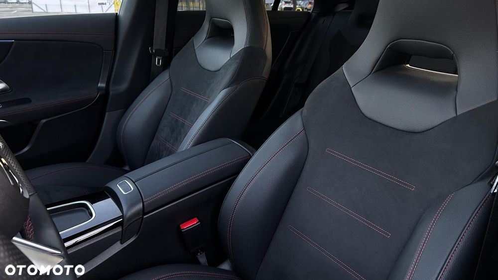 Mercedes-Benz GLA - 12