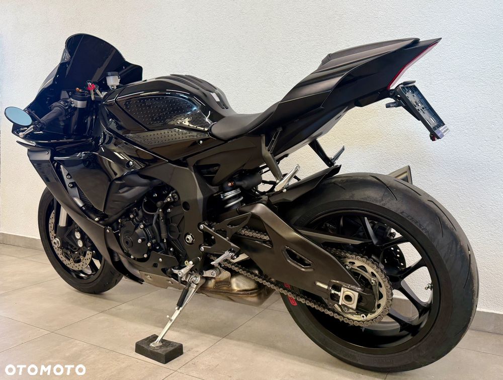 Yamaha R1 - 6