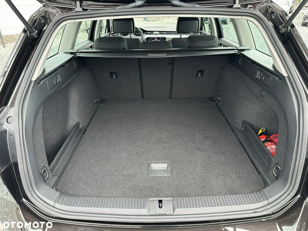 Volkswagen Passat 2.0 TDI EVO Business - 27